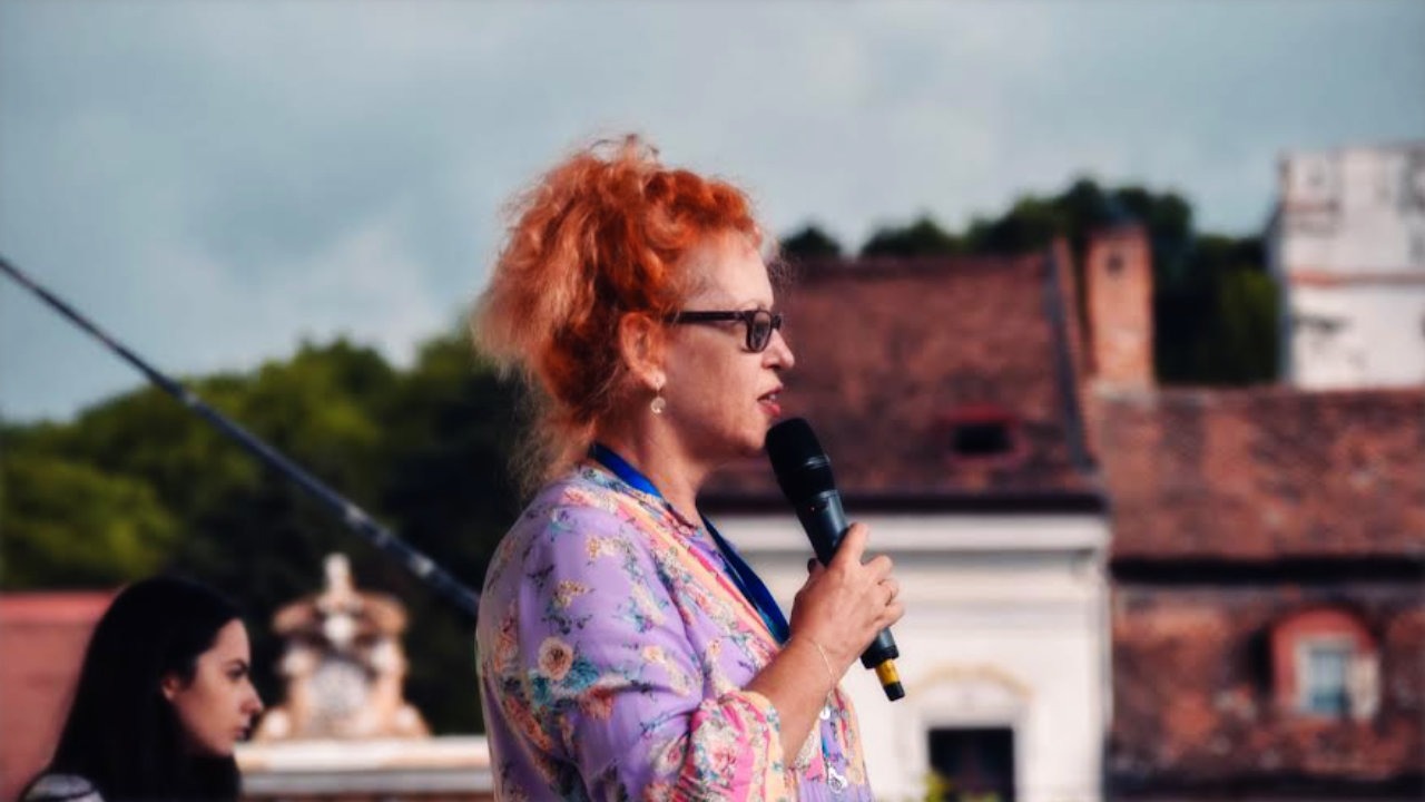 Carmen Ion - Profesoară Limba și Literatura Română