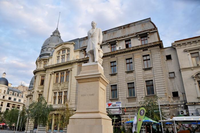 Statuia lui Spiru Haret