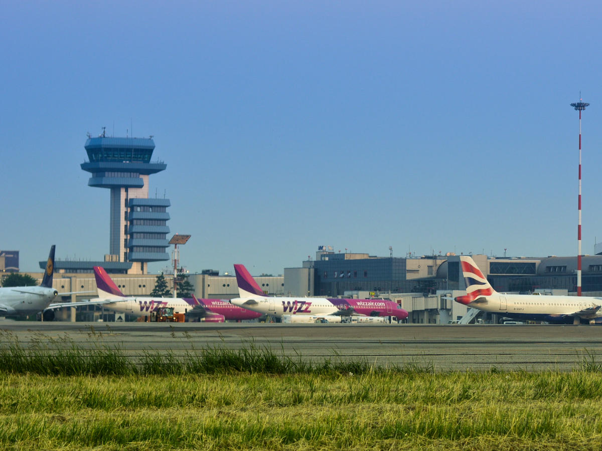 Aeroportul Internațional „HENRI COANDĂ"
